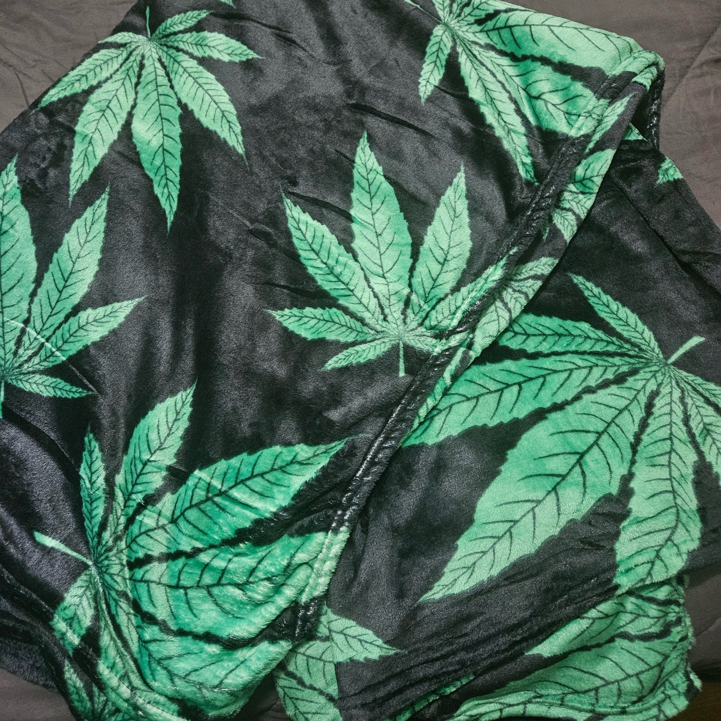 Mary Jane Leaf Blanket